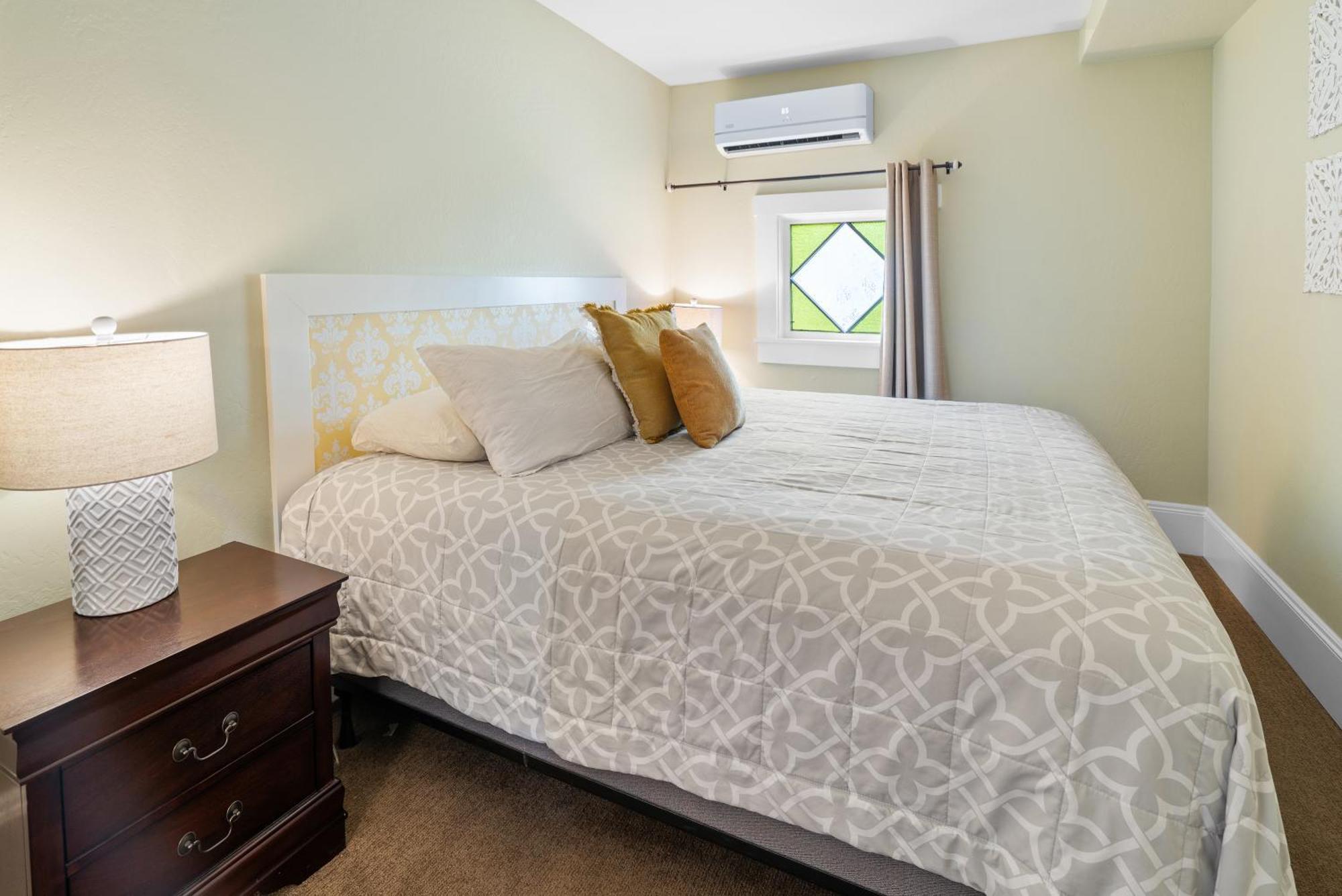 Pioneer Vacation Rentals - Pioneer North Suite Downtown Ешленд Екстер'єр фото