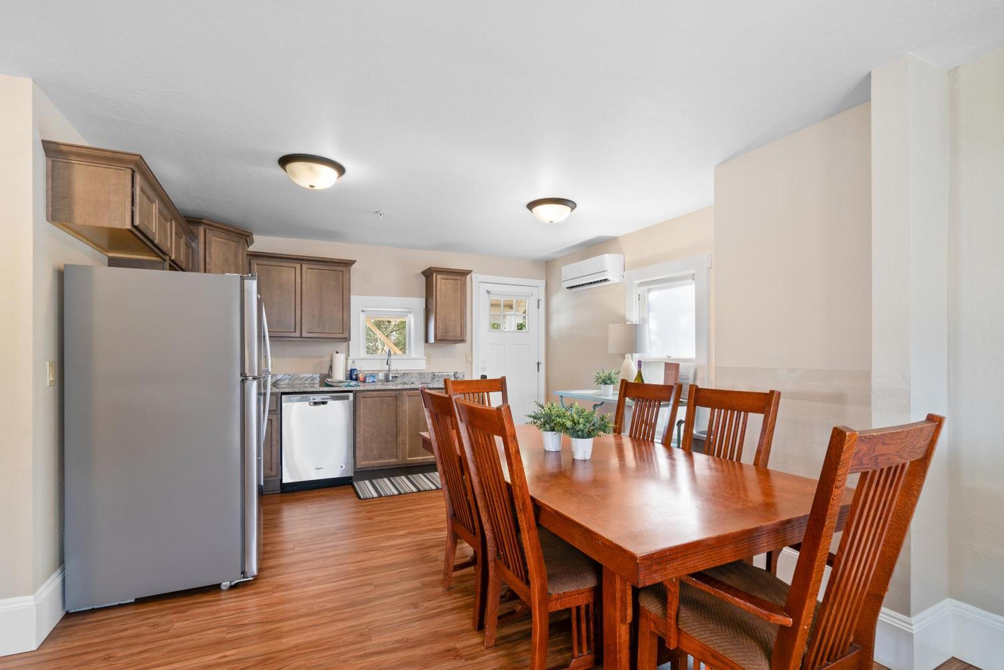 Pioneer Vacation Rentals - Pioneer North Suite Downtown Ешленд Екстер'єр фото