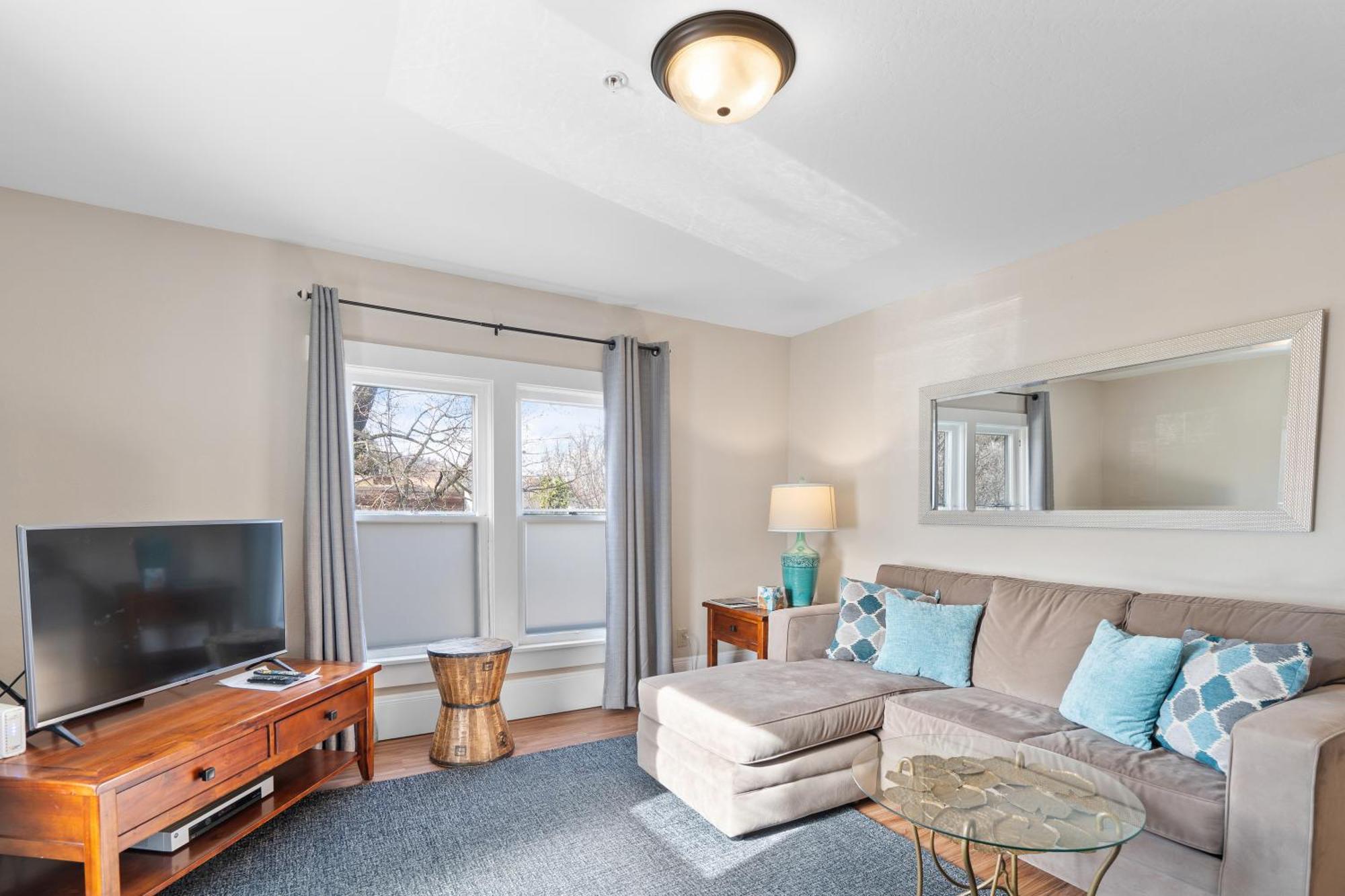 Pioneer Vacation Rentals - Pioneer North Suite Downtown Ешленд Екстер'єр фото